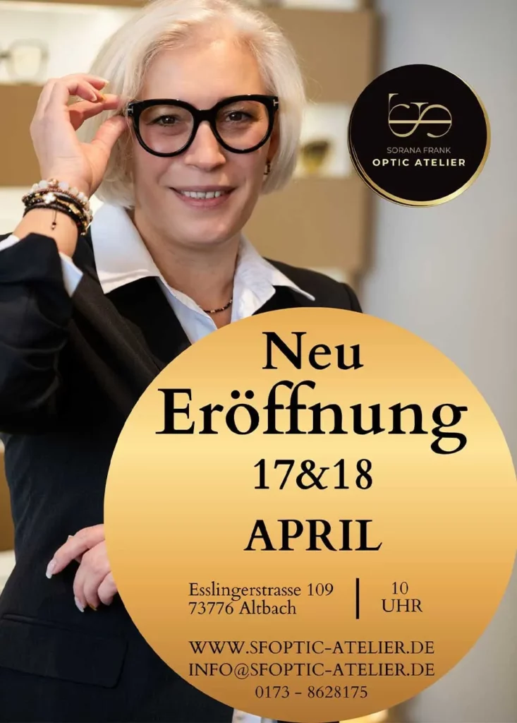 Blonde Frau mit großer Brille.